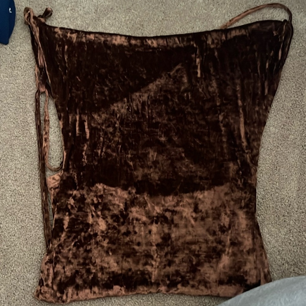 Tie neck velvet dress with open back